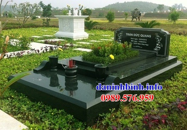 Hình ảnh mộ đơn giản không mái bằng đá granite cao cấp bán tại Ninh Bình