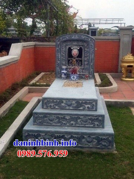 Hình ảnh mộ đơn giản tam cấp bằng đá xanh Thanh Hóa bán tại Ninh Bình