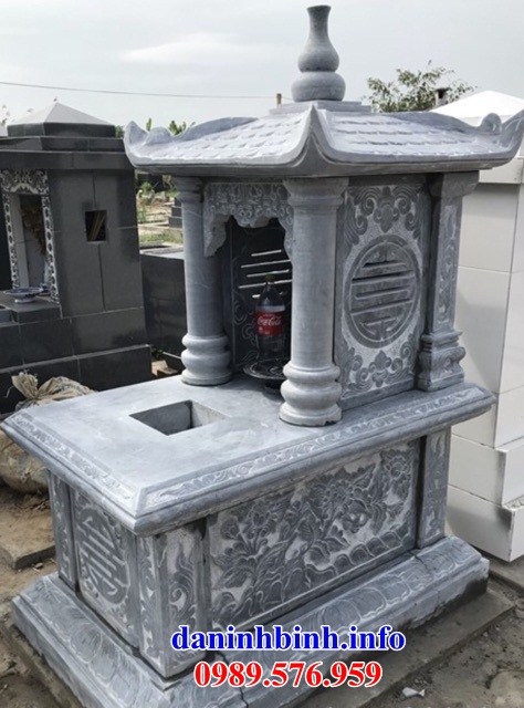 Lăng mộ hai mái để hài cốt bằng đá chạm khắc hoa văn tinh xảo tại Sài Gòn