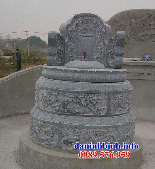 Lăng mộ tròn bằng đá tự nhiên chạm khắc hoa văn tinh xảo tại Lâm Đồng