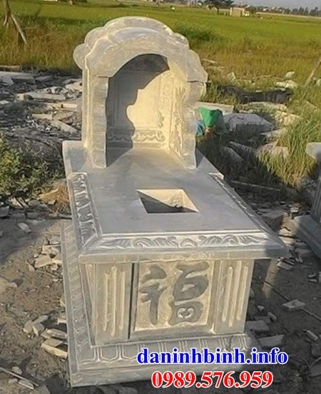 Mẫu mộ cất tro cốt một mái bằng đá xanh nguyên khối tại Cao Bằng