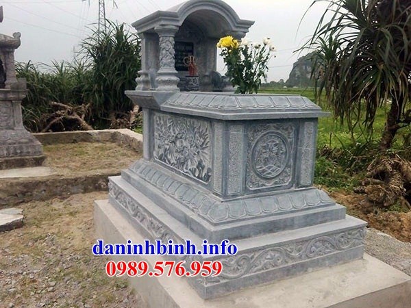 Mẫu mộ hai mái cất tro cốt bằng đá thiết kế đơn giản tại Bình Phước