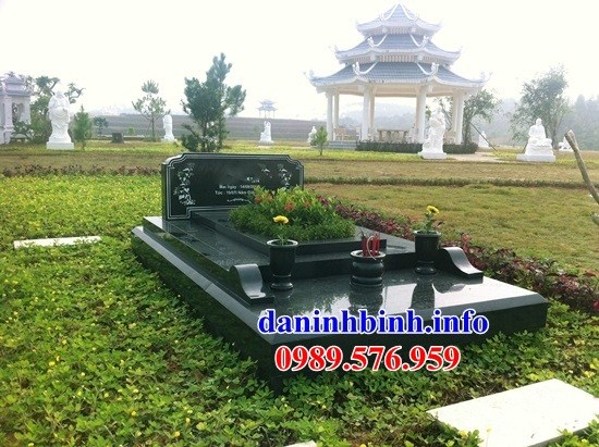 Mẫu mộ không mái tam cấp bằng đá hoa cương tự nhiên đẹp tại Kiên Giang