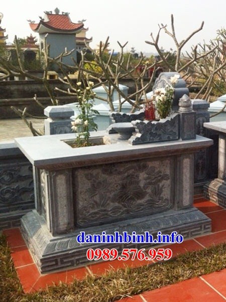Mẫu mộ không mái đơn giản bằng đá chạm khắc hoa văn tinh xảo đẹp tại Kiên Giang