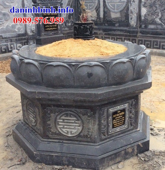 Mẫu mộ lục lăng bát giác bằng đá xanh nguyên khối xây sẵn tại Thái Bình