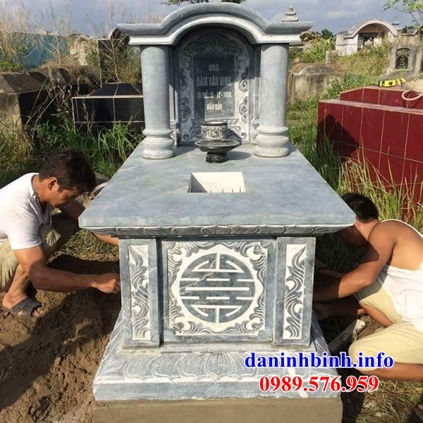 Mẫu mộ một mái bằng đá xanh nguyên khối bán tại Tây Ninh