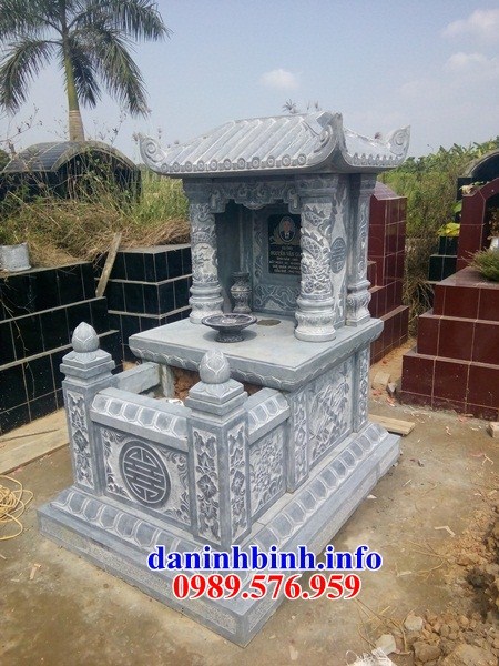 Mẫu mộ một mái để hài cốt bằng đá xanh Thanh Hóa tại Ninh Bình