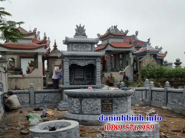 Mẫu mộ tròn khu nghĩa trang gia đình dòng họ bằng đá tự nhiên nguyên khối tại Tây Ninh