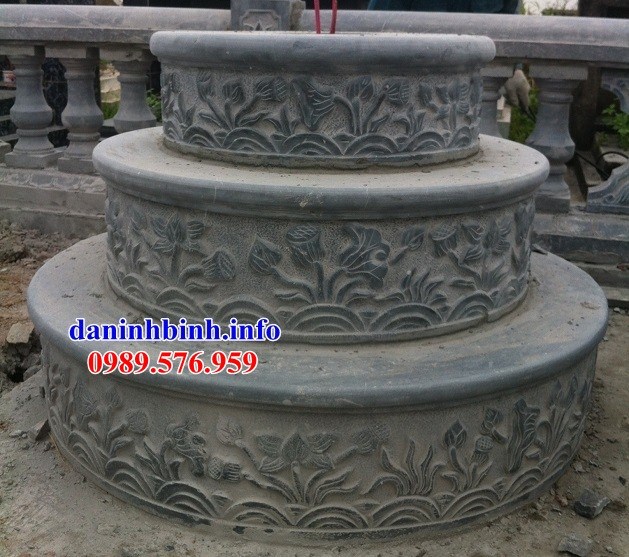 Mẫu mộ tròn tam cấp bằng đá nguyên khối chạm khắc hoa văn tinh xảo tại Tây Ninh