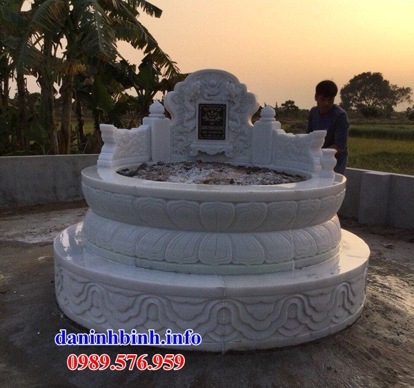 Mẫu mộ tròn tam cấp bằng đá trắng nguyên khối tại Tây Ninh