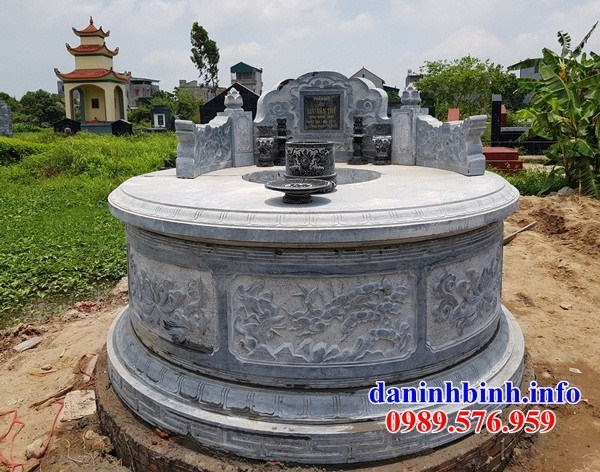 Mẫu mộ tổ tròn để hài cốt hỏa táng khu nghĩa trang gia đình dòng họ bằng đá điêu khắc rồng tại Đồng Nai