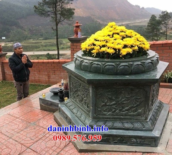 Mộ bát giác lục lăng bằng đá xanh rêu cao cấp bán tại Bắc Giang