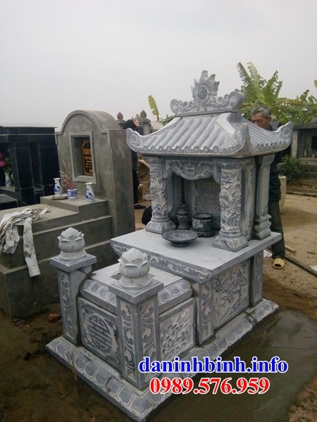 Mộ một bằng đá xanh chạm trổ tứ quý đẹp tại Bình Định