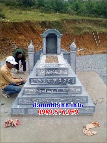 Mộ một bằng đá xanh kích thước lớn đẹp tại Bình Định