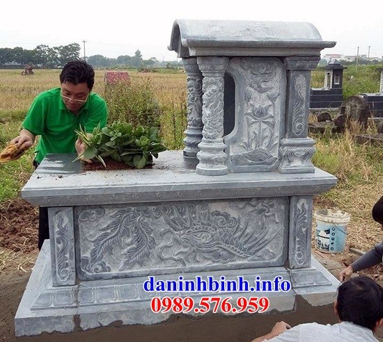 Mộ một bằng đá xanh điêu khắc long phụng đẹp tại Bình Định