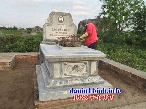 mộ tam cấp hậu bành thiết kế đẹp bằng đá kích thước lớn bán tại Hòa Bình