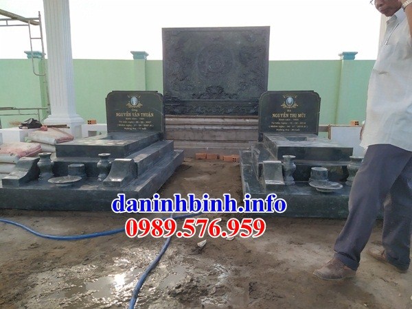 mộ tam cấp không mái nghĩa trang gia đình dòng họ kích thước đẹp bằng đá granite cao cấp bán tại Đồng Tháp