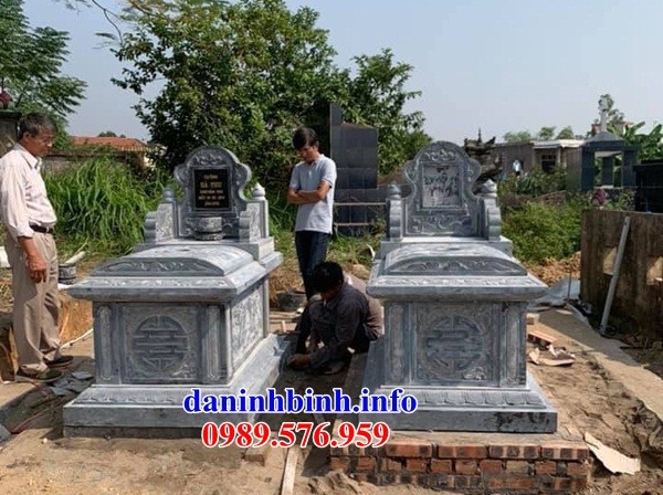 mộ tam cấp không mái thiết kế đẹp bằng đá xanh Thanh Hóa bán tại Hòa Bình