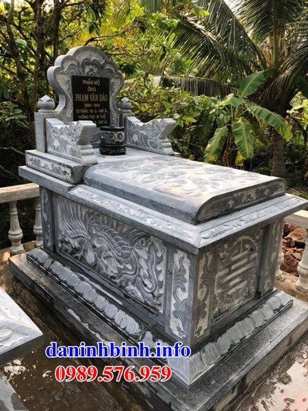 mộ tam cấp không mái thiết kế đẹp bằng đá điêu khắc rồng phượng bán tại Hòa Bình