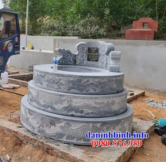 mộ tròn tam cấp thiết kế đẹp bằng đá xanh nguyên khối bán tại Đắk Lắk8